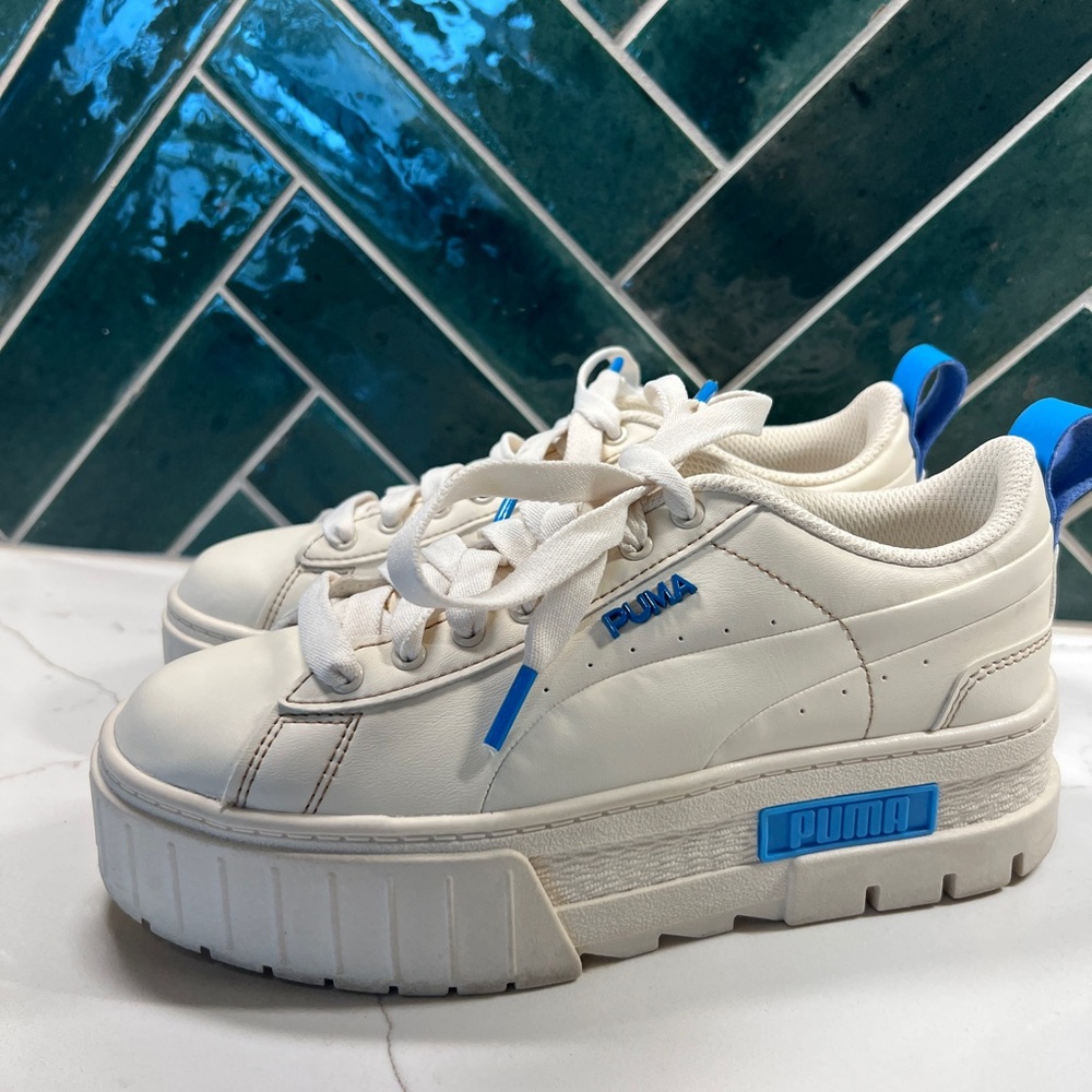 Never worn Puma’s size 6
